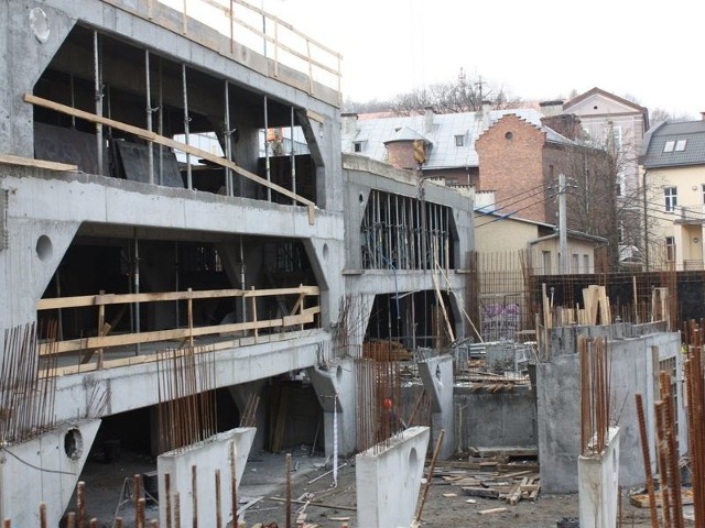 Parking ma być gotowy w maju 2013. Roboty są już mocno zaawansowane.