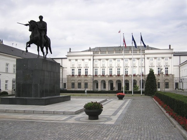 Debata prezydencka 2010. Kto w niej wygra, będzie miał ułatwiony wyścig o zasiadanie w Pałacu Prezydenckim