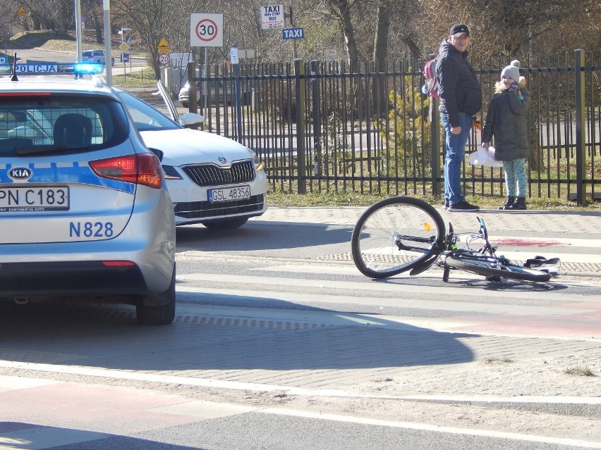 Wypadek na ścieżce rowerowej w Ustce. Rowerzystka potrąciła...