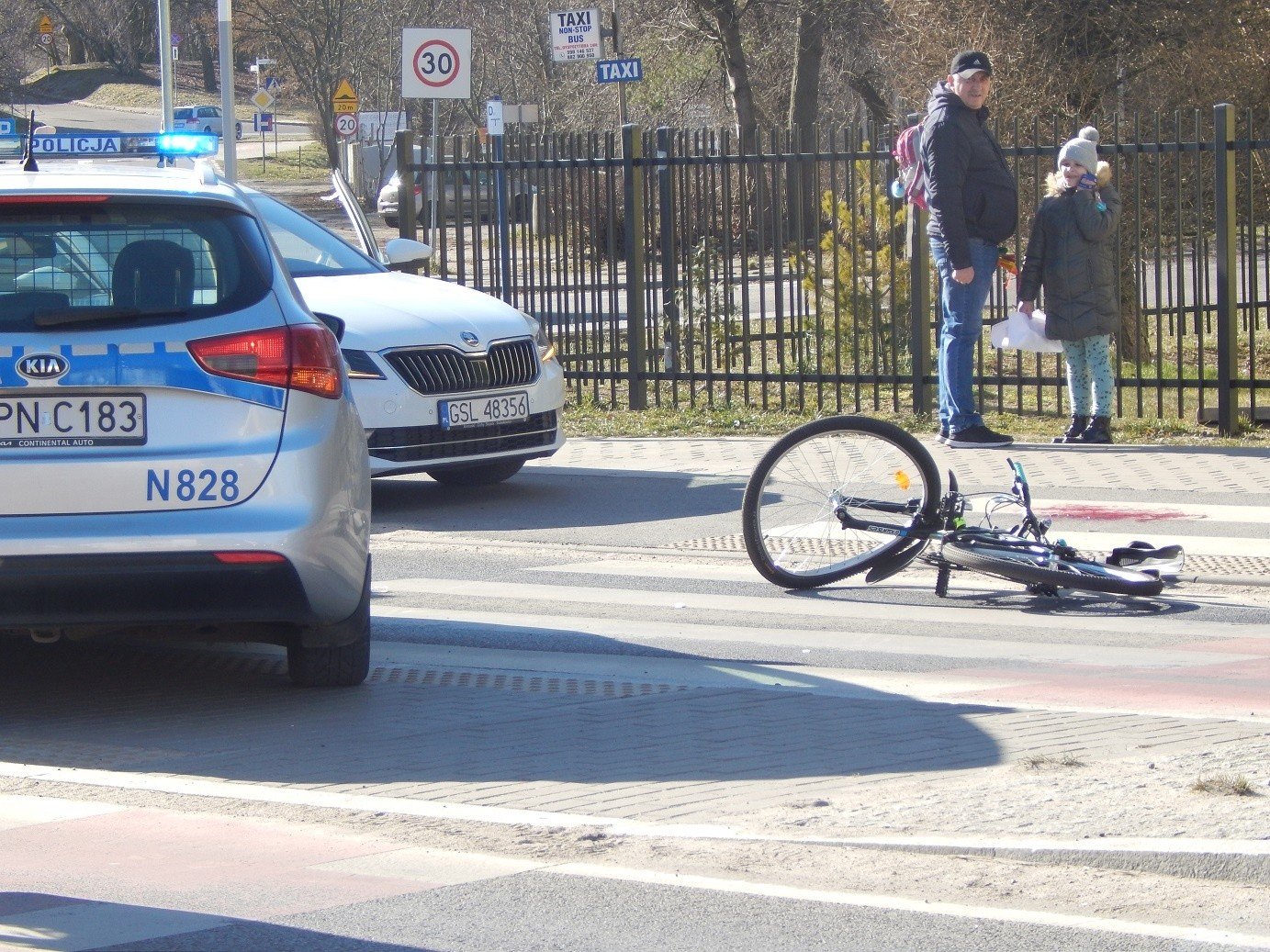 Wypadek na ścieżce rowerowej w Ustce. Rowerzystka potrąciła pieszego | Głos Pomorza