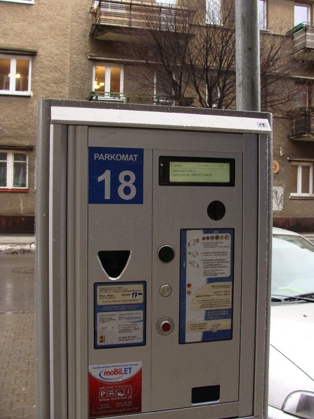 Nowe parkomaty, ustawione przy radomskich ulicach objętych strefą płatnego parkowania, będą dziś działały tylko do godziny 12.