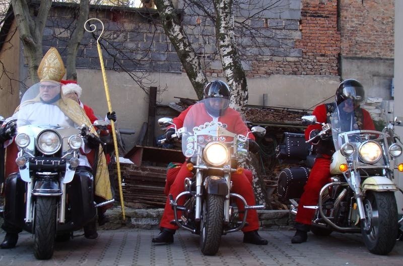 Święty Mikołaj przyjechał na motocyklu do Domu Dziecka w Oświęcimiu [WIDEO, ZDJĘCIA]