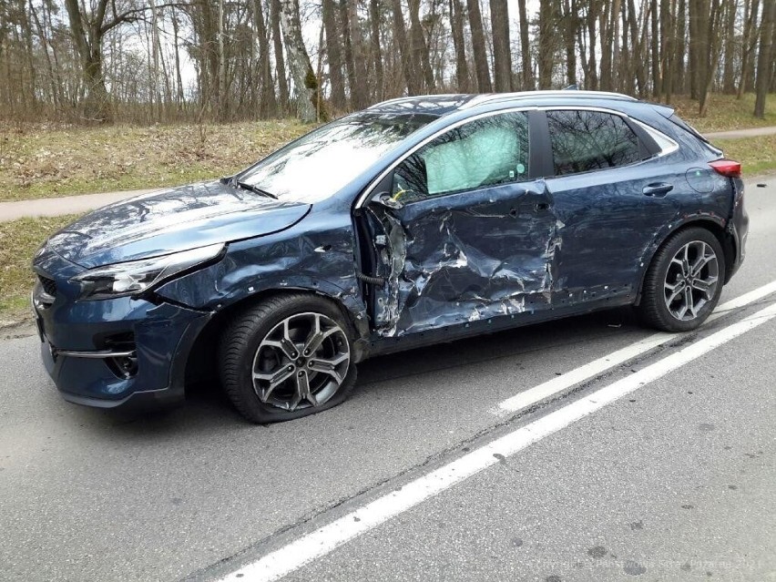 Zderzenie dwóch samochodów osobowych koło Chojnic w środę,...