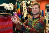 Khululeka to sklep inny niż wszystkie! W centrum Kielc kupimy oryginalne ubrania i akcesoria z całego świata. Zobacz zdjęcia