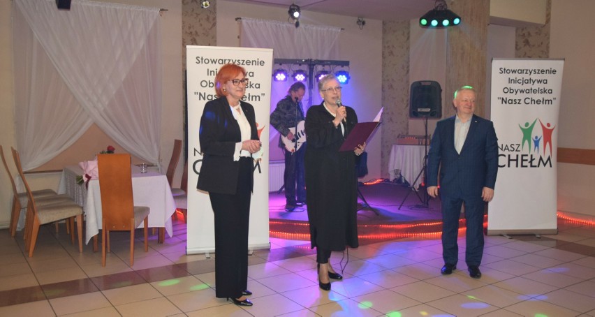 Wanda Jaroszczuk (z lewej) jest bezpartyjną kandydatką na...