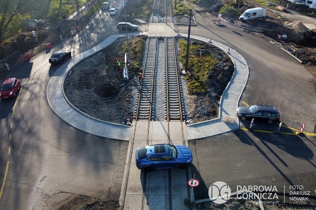 Tak wygląda w Dąbrowie Górniczej układanie 10 km nowego torowiska tramwajowego, przebudowa dróg, przejść podziemnych, przystankówZobacz kolejne zdjęcia/plansze. Przesuwaj zdjęcia w prawo naciśnij strzałkę lub przycisk NASTĘPNE
