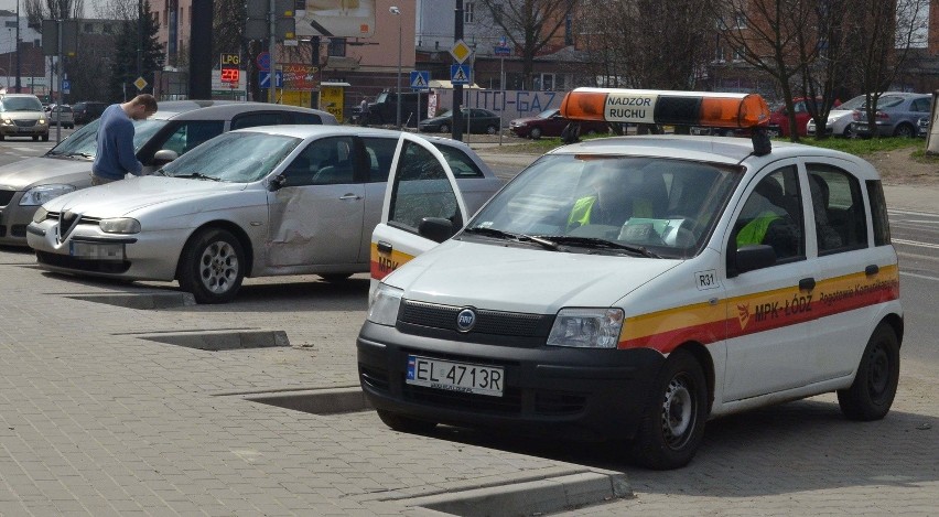 Wypadek autobusu MPK na ul. Łagiewnickiej. 4 osoby ranne [ZDJĘCIA]
