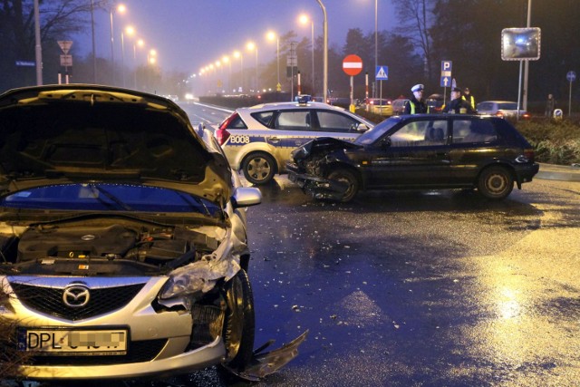 Wypadek sprzed tygodnia to kolejne już zderzenie na skrzyżowaniu ul. Racławickiej i Skarbowców