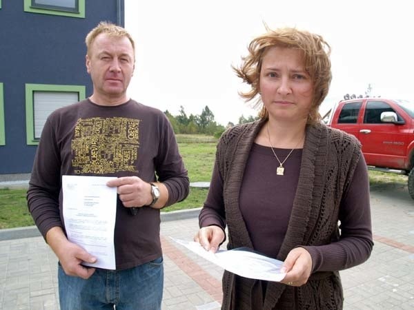 Renata i Andrzej Matejkowie przed swoją nieruchomością, kupioną w grudniu ubiegłego roku, a z której właśnie chce ich wywłaszczyć samorząd Koszalina.