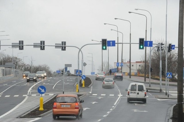 Budowa wiaduktu na Ozimskiej zakończyła się półtora miesiąca po wyznaczonym terminie