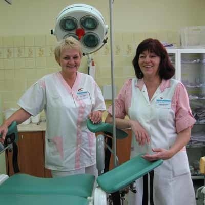 &#8211; Nam się pracuje bardzo dobrze, nic nie wiemy o połączeniu obu szpitali - mówią położne Irena Źrebiec (z lewej) i Jolanta Słupska.