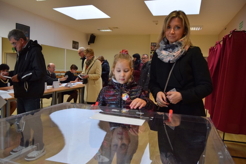 Druga tura wyborów burmistrza Szczecinka. Tak głosowano [zdjęcia]