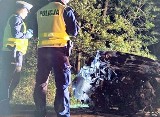 Koszmarny wypadek w Jankowicach. W zmiażdżonych autach zginęli dwaj kierowcy. Auta zderzyły się czołowo