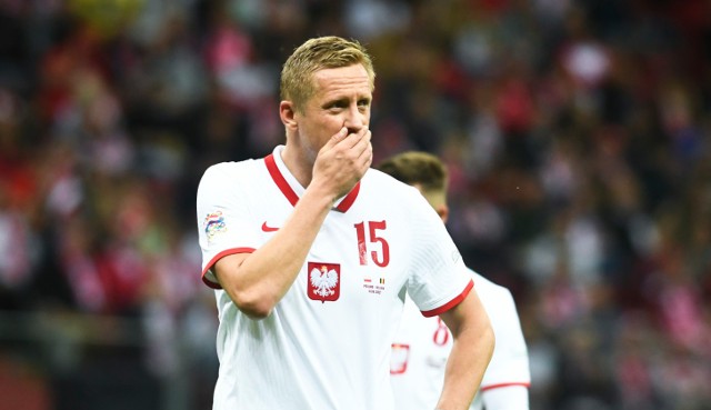 Kamil Glik w Cracovii. Szok, zaskoczenie? Z pewnością sam wybór klubu może dziwić, zwłaszcza, że w przestrzeni medialnej pojawił się temat transferu do Legii.Jednak warto zwrócić uwagę, że już w przeszłości byliśmy świadkami głośnych powrotów czy bardzo dużych transferów, jak na skalę polskiej ligi.Oto lista najciekawszych transferów do Ekstraklasy ostatnich kilku lat. Kliknij w prawo, by sprawdzić kolejnych piłkarzy!