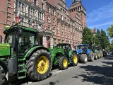 Protest rolników na Wałach Chrobrego w Szczecinie. Rolnicy nie chcą dopłat, a normalnego rynku [ZDJĘCIA]