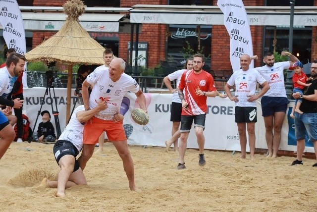 Bierhalle Manufaktura Beach Rugby 2021. Amatorzy i dużo dobrej zabawy [ZDJĘCIA]