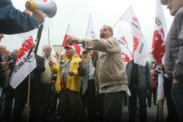 Pikieta przed zarządem JSW ws. deputatu węglowego