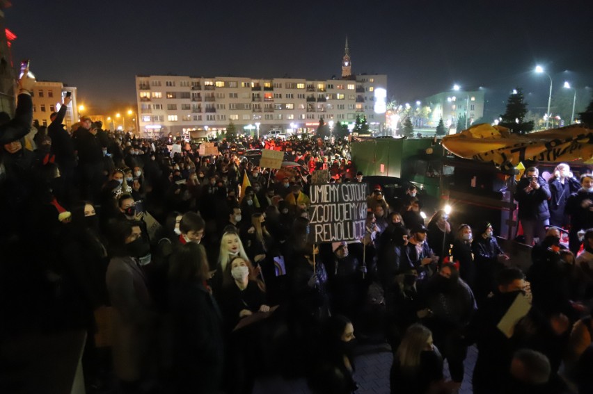 Strajk kobiet w Dąbrowie Górniczej. 31 października spacer...