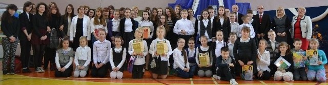 W Gminnym Konkursie Ortograficznym, który 19 marca odbył się w gminie Łopuszno, wzięło udział 53 uczniów ze szkół podstawowych i gimnazjów.