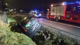 Wypadek w Morawicy w powiecie kieleckim. Nissan wypadł z drogi [ZDJĘCIA]
