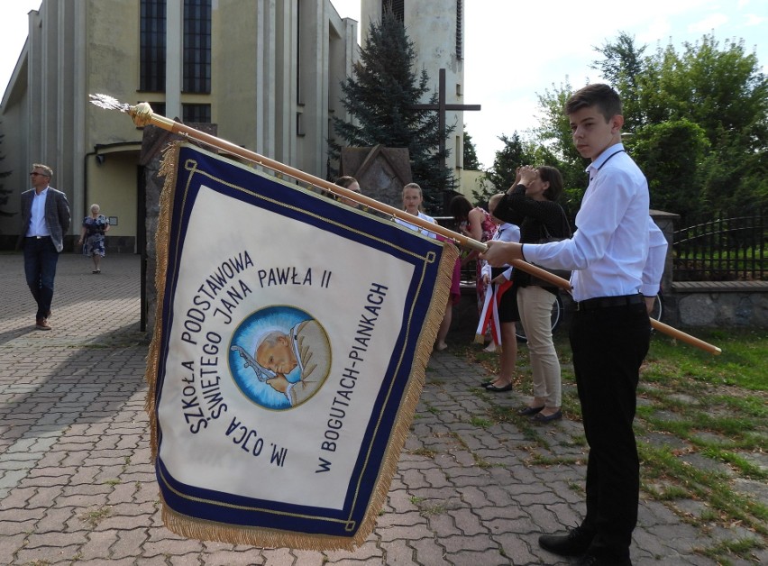 Tymianki-Bucie. Odsłonięcie muralu upamiętniającego wydarzenia z sierpnia 1920 roku. 1.08.2021. Zdjęcia