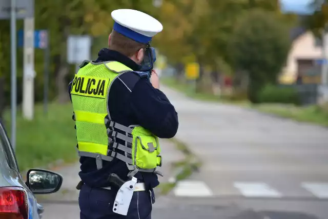 Policjanci zatrzymali do kontroli w Borzęcie dwoje kierowców jadących z nadmierną prędkością