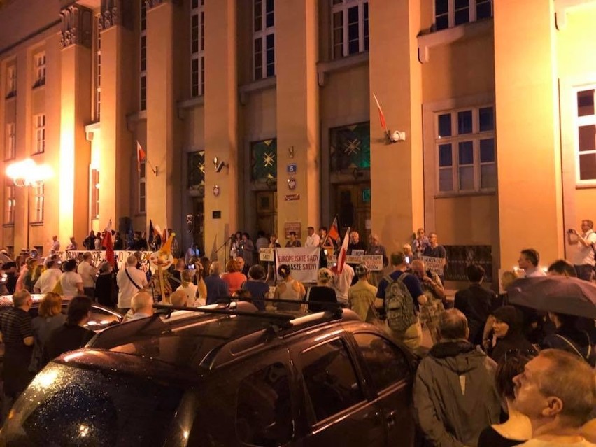 Protest w obronie sądów w Łodzi