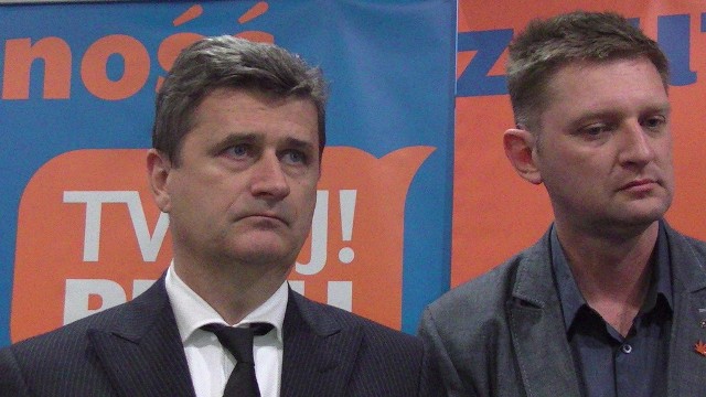 Posłowie Twojego Ruchu Janusz Palikot oraz Andrzej Rozenek.