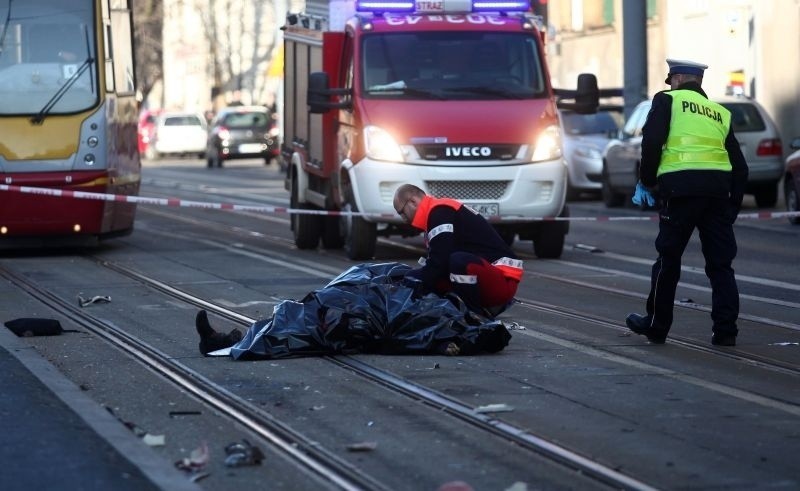 Wypadek Piotrkowska. Dwie osoby nie żyją. Motorniczy był pijany! Posłuchaj, co mówił po wypadku