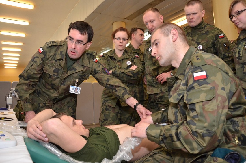 Warsztaty dla lekarzy wojskowych w Łodzi. Jak opatrzyć rany postrzałowe? [ZDJĘCIA]