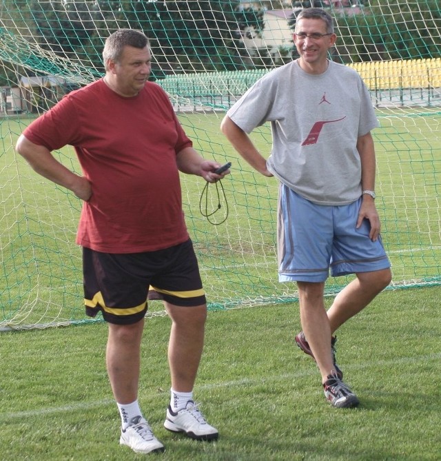 Zbigniew Pyszniak (z lewej) i Bogdan Pamuła poprowadzą w nowym sezonie koszykarzy Siarki Tarnobrzeg.