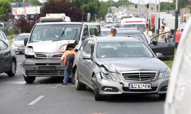 Karambol na ul. Jana Pawła II. UTRUDNIENIA W RUCHU! [ZDJĘCIA]