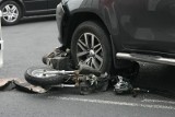 Zderzenie osobówki z motorem w Szubinie. Motocyklista w szpitalu!