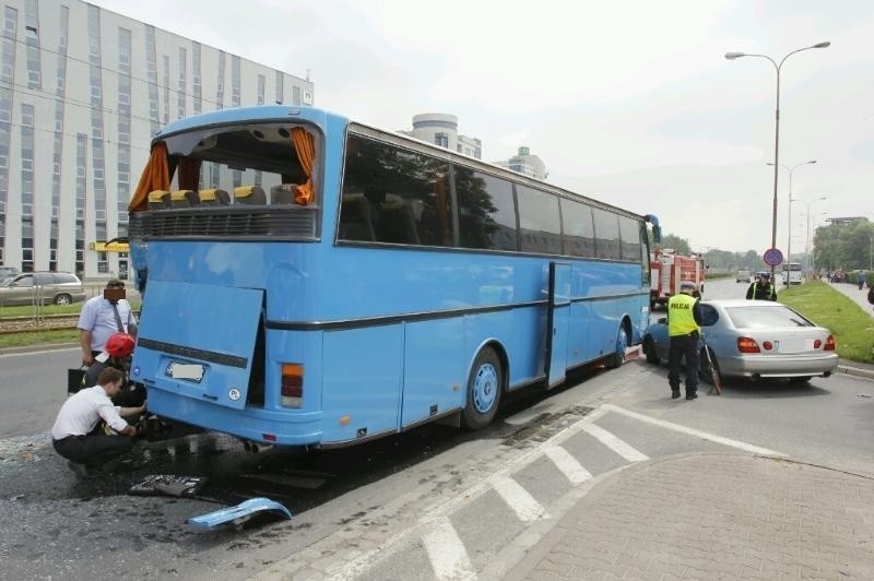 Wrocław: Zderzenie autobusów wiozących dzieci (ZDJĘCIA)