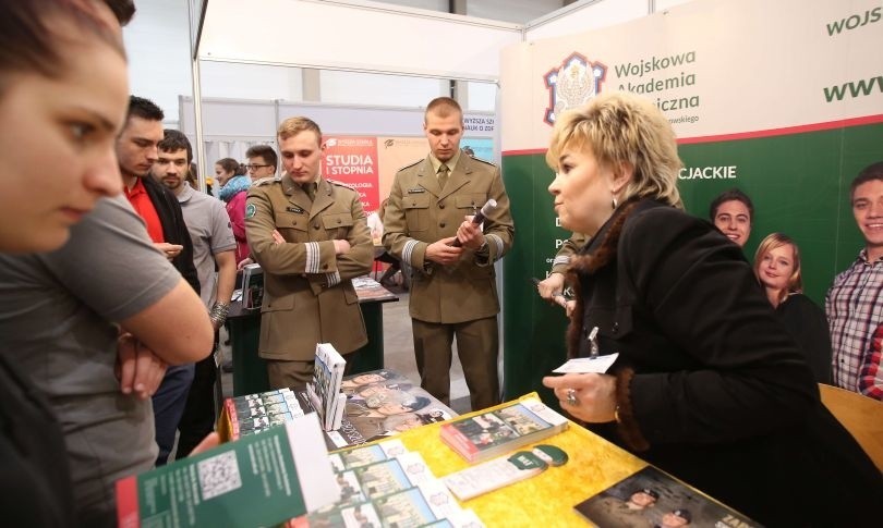 Targi w Łodzi. Dziś rozpoczęły się XXI Łódzkie Targi Edukacyjne. W hali Expo przy al. Politechniki 4 swoją ofertę przedstawia 110 szkół