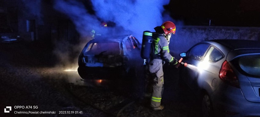 Strażacy gasili dwa pożary samochodów w Chełmnie