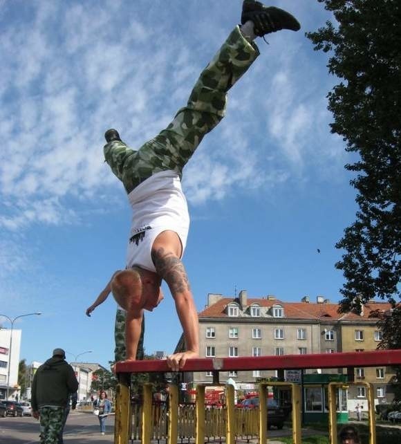 Most na rzece Białej upodobali sobie miłośnicy le parkour. Kiedyś może tuż obok powstać centrum przesiadkowe.