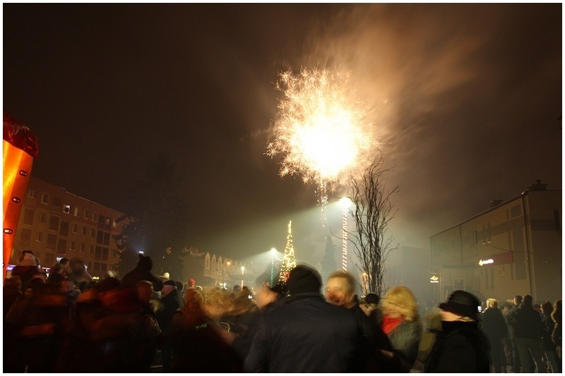 Z muzyką, tańcem i wystrzałami korków od szampana Mońki...