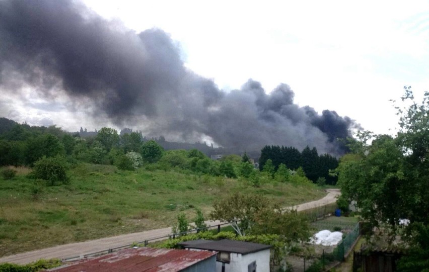 Pożar na prawobrzeżu w Szczecinie. Pali się pustostan