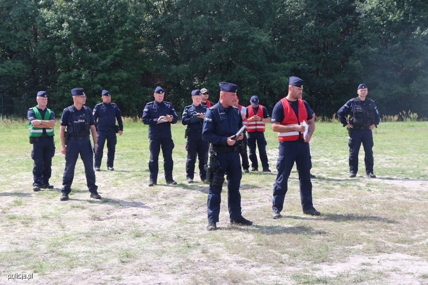 Policjanci z kilku garnizonów ćwiczyli na poligonie w Nowej...