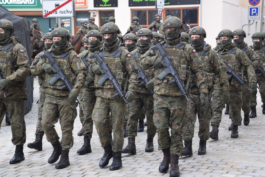 Przysięga Wojsk Obrony Terytorialnej w Kędzierzynie-Koźlu. "Służba ojczyźnie to obowiązek i zaszczyt"