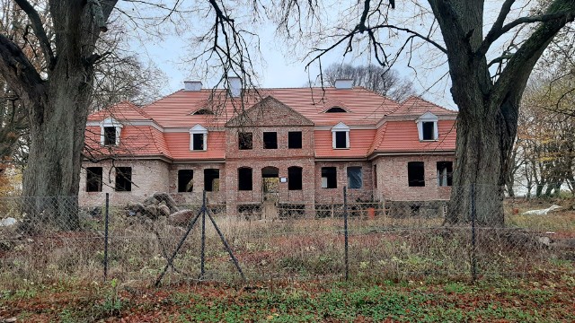 Budynek w Borkówko na Pomorzu to obiekt, który niszczał od końca wojny. Po remoncie ma służyć niepełnosprawnym dzieciom