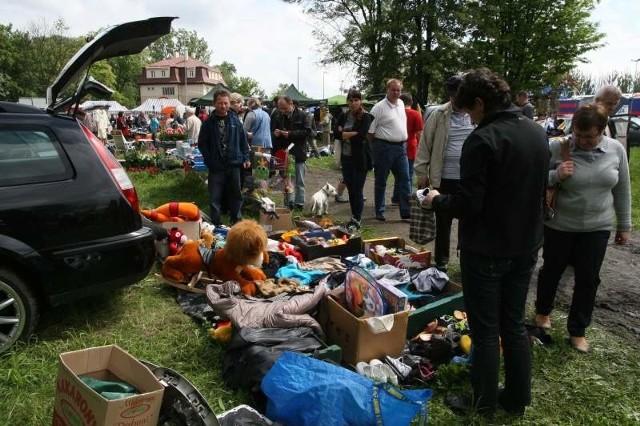 Szwarc, mydło i powidło. Ludzie uwielbiają takie okazje.