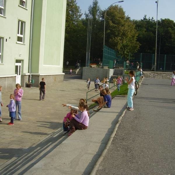 Być może uczniowie "trójki&#8221; będą ćwiczyć w sali wybudowanej także dla dwóch sąsiadujących z tą placówką szkół.