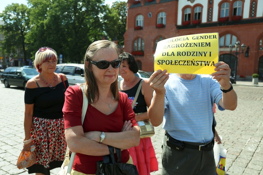 Protest przeciwników lokalizacji ringu...