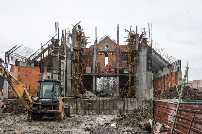 Kraków. Ruczaj się rozrasta, przybywa mieszkańców, więc potrzebny jest nowy kościół. Świątynia pnie się już w górę [ZDJĘCIA]