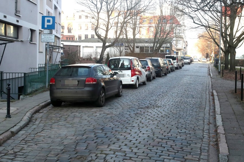 Parkowanie na placu Orła Białego w Szczecinie płatne przez cały tydzień? Mieszkańcy chcą zmian!  