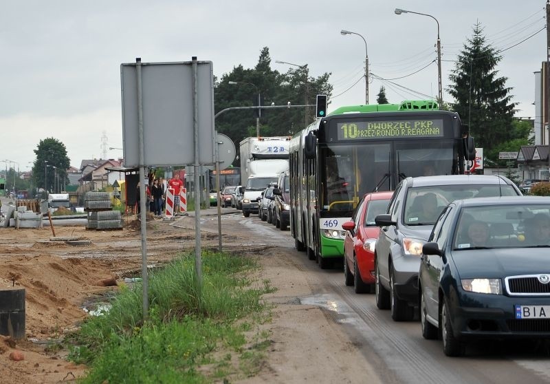 Na drodze wjazdowej z Łap i Wysokiego Mazowieckiego do...