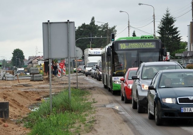 Na drodze wjazdowej z Łap i Wysokiego Mazowieckiego do Białegostoku dzień w dzień tworzą się gigantyczne korki. Sprawę rozwiąże budowana właśnie dwupasmówka w Kleosinie i planowana obwodnica Księżyna.