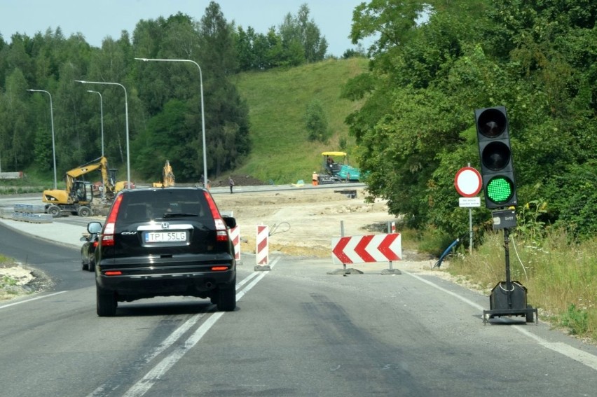 Obwodnica Pińczowa coraz bliżej. Kiedy pojedziemy nową drogą? Drogowcy: "W drugiej połowie września" [ZDJĘCIA] 